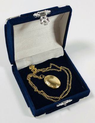 Vintage Necklace Gold Tone Chain & Oval Locket Photo Memento Keepsake Costume