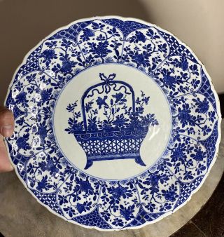 A Large 17th Century Kangxi Period Chinese Blue And White Plate