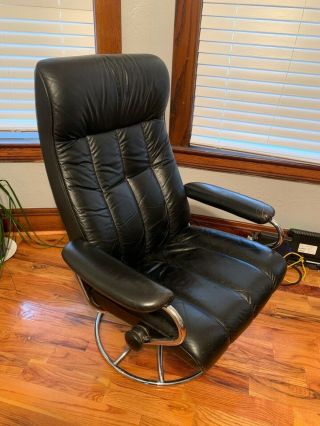 Vintage Ekornes Stressless Black Leather Recliner Chair Chrome
