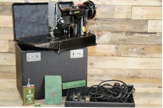 Antique Vintage Singer Featherweight Model 221 - 1 Sewing Machine — 2