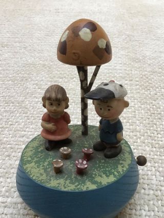 Vintage 1972 Wood Carving Music Box Charlie Brown Lucy.  Made In Italy.