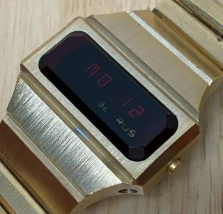Vintage Benrus Mens Gold Tone Red Led Digital Watch Hours Day Date Weak Display