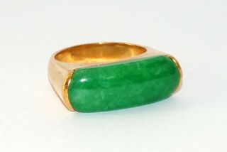 Vintage 18k Yellow Gold Ring Sz.  5.  5 w.  Emerald Green Jadeite Jade Saddle  11 5