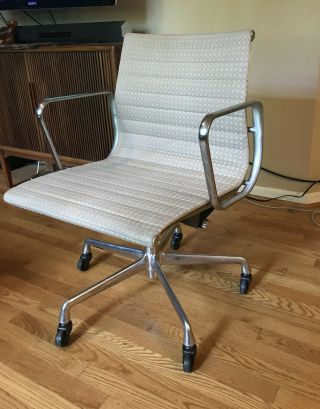 Herman Miller Eames Aluminum Group Management Chair Ea335 Beige Texture (4 Avail