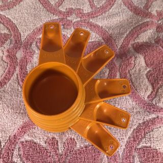 Vintage Tupperware 6 Piece Measuring Cup Set - Burnt Orange/orange