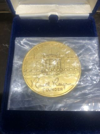 VIntage Medal Of MErit RONALD REAGAN REPUBlican PRESIDENTIAL TASK FORCE COIN Box 2