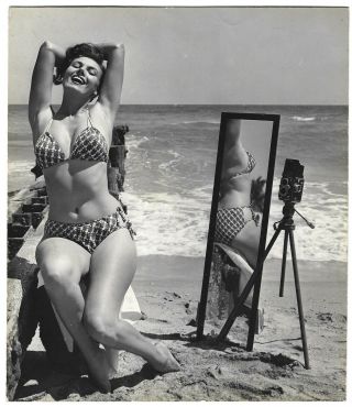 Vintage 1950s Legend Bunny Yeager Self Portrait Photograph Bikini Beach Pin - Up