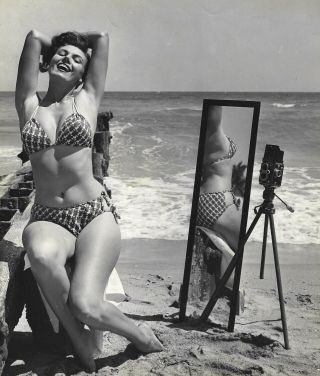 Vintage 1950s Legend Bunny Yeager Self Portrait Photograph Bikini Beach Pin - Up 2