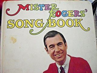 MISTER ROGERS ' SONGBOOK Fred Rogers Neighborhood 1970 Vintage Hardback child 2