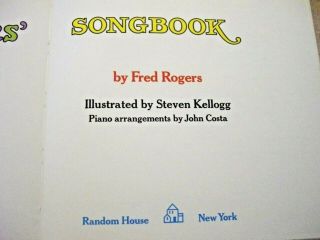 MISTER ROGERS ' SONGBOOK Fred Rogers Neighborhood 1970 Vintage Hardback child 3
