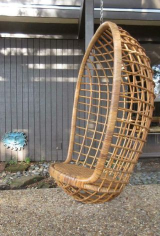 Vintage Mid - Century Modern Rattan Wicker Bamboo Swinging Hanging Patio Egg Chair