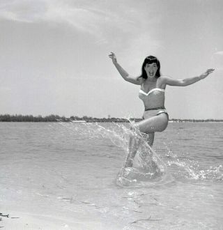 Bettie Page 1954 Camera Negative Bunny Yeager Spirited Pose Seaside In Surf Orig