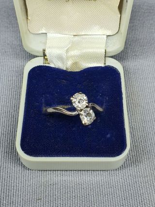 AN ANTIQUE / VINTAGE 18 CARAT WHITE GOLD LADIES CROSSOVER TWO STONE RING 2