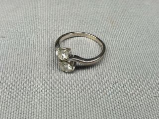 AN ANTIQUE / VINTAGE 18 CARAT WHITE GOLD LADIES CROSSOVER TWO STONE RING 4