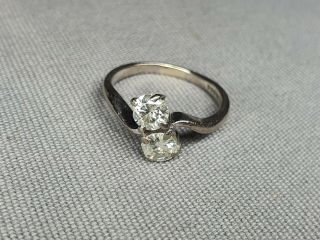 AN ANTIQUE / VINTAGE 18 CARAT WHITE GOLD LADIES CROSSOVER TWO STONE RING 5