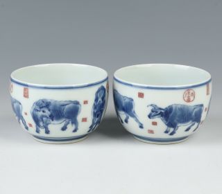 A Pair Antique Chinese Blue And White Porcelain Five Cows Cup