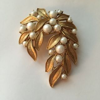 Vintage Signed Crown Trifari Faux Pearl Gold Tone Leaf Flower Bough Brooch