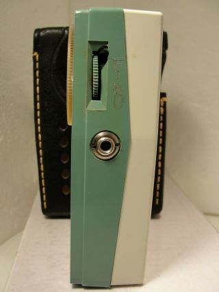 VINTAGE R C A SIX TRANSISTOR RADIO,  WITH LEATHER CASE 2