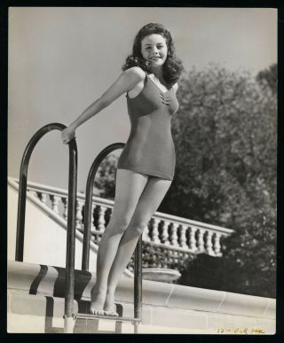 Jeanne Crain - Vintage 1945 Leggy Swimsuit Pinup