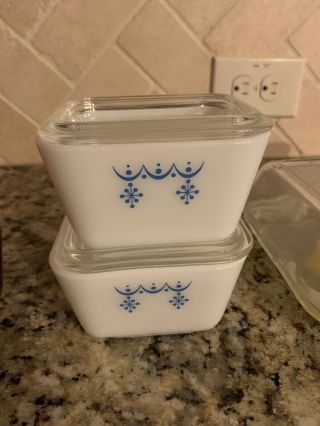Vintage Pyrex Snowflake Blue Garland Refrigerator Set 501.  2 Dishes With Lids.