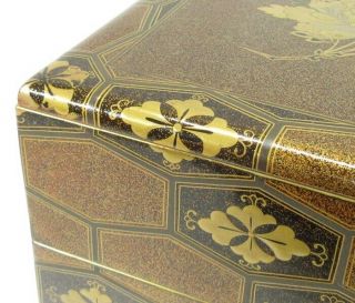 E257: Real old Japanese tier of lacquered boxes with wonderful MAKIE and NASHIJI 3