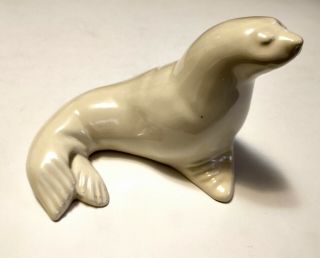 Vintage Haeger Usa Seal Figurine Statue White Porcelain Smooth Minimalist Style