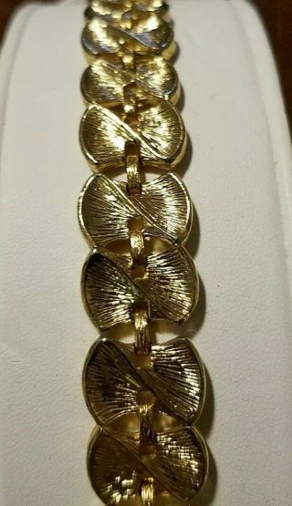 Vintage Signed Monet Textured Gold Tone Link Chain 7 " Bracelet