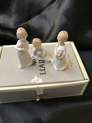 Lladro Christmas Morning 05940 Children W/gifts,  Ornaments,  Vintage