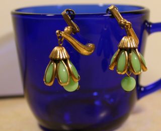 Trifari Green Poured Glass Flower Clip Earrings Vintage 1950s