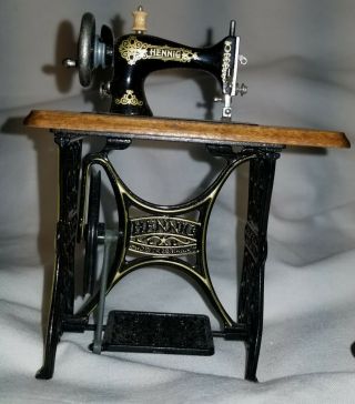 Vintage Bodo Hennig Sewing Machine 1/12 Western Germany Dollhouse Cast Metal 3