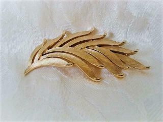 Vintage Trifari Textured And Shiny Gold Tone Leaf Pin Brooch