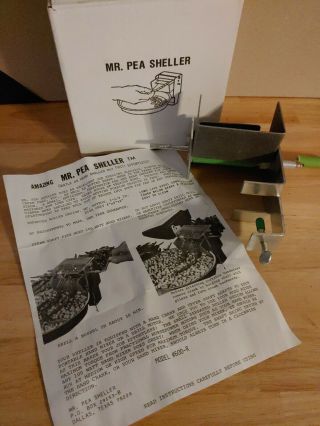 Vintage Mr.  Pea Sheller - Lee Manufacturing 600 - R Pea Sheller