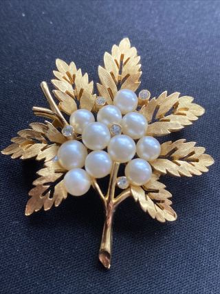 Vtg.  Crown Trifari Gold Tone Faux Pearl & Rhinestone Autumn Leaf Brooch