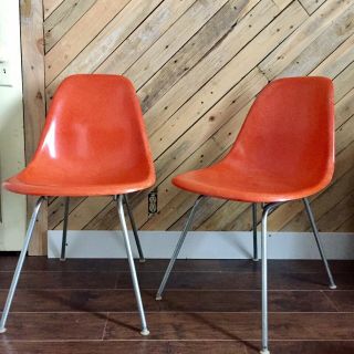 2x Herman Miller Eames Fiberglass Shell Chairs Orange Vintage Mid Century Modern
