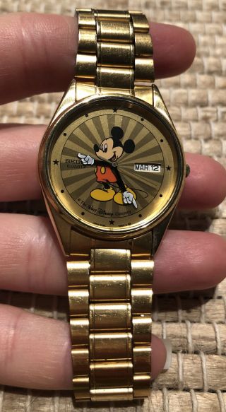 Vintage Seiko Disney Mickey Mouse Quartz Mens Watch With Moving Arms Month - Date