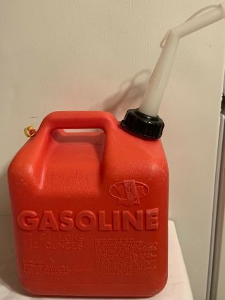 Vintage Old Type Chilton Gas Can 2 Gallon 12 Oz Rear Vented Poly Model P 20