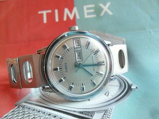 Very Blue Accent Vintage Men ' s 1976 Timex Water Resistant Mechanical Watch 2