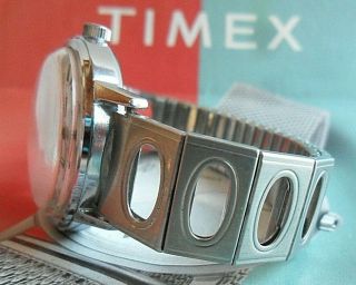 Very Blue Accent Vintage Men ' s 1976 Timex Water Resistant Mechanical Watch 3