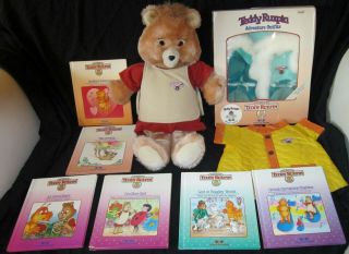 Vintage 1985 Wow Worlds Of Wonder Teddy Ruxpin Bear,  Mip Winter Outfit & Books