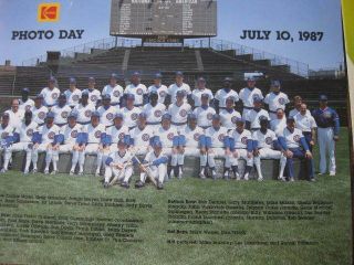 2 CHICAGO CUB ITEMS: VINTAGE SCORECARD (BANKS & MUSIAL) AND TEAM PHOTO JULY,  19 2