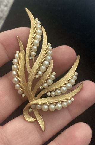 Vintage Gold Tone Large Faux Pearl Signed Crown Trifari Pin Brooch