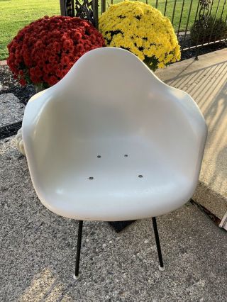 Herman Miller Charles Eames Fiberglass Arm Shell Chair Vintage White