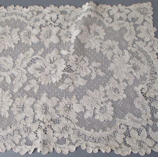 2 Vintage Creamy French Alencon Lace Placemats Mats 16 " X 11 " Needlelace Flowers