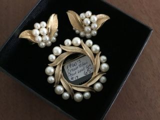Vintage Crown Trifari Gold Tone Leaf And Pearl Brooch And Clip On Earrings