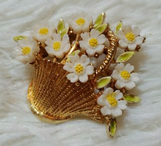 VINTAGE signed ART Petite White & Yellow FLOWERS in Golden BASKET Pin BROOCH 2