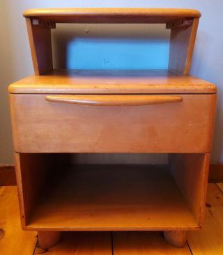 1950s Heywood Wakefield Encore M538 Solid Maple Champagne Nightstand End Table