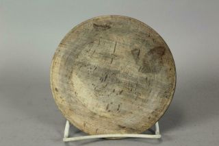 A GREAT EARLY 18TH C AMERICAN TURNED BIRCH PLATE EARLY RIM DESIGN IN OLD SURFACE 2