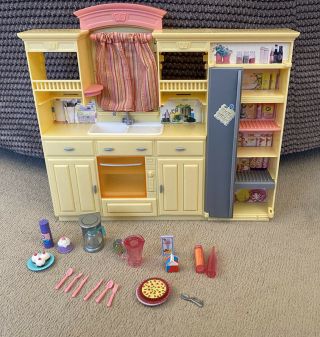 2002 Collectors Barbie Playset ‘living In Style’ Kitchen With Accessories