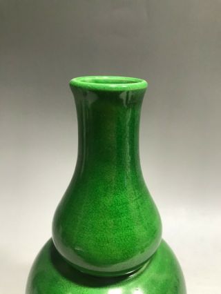 Chinese Porcelain Green Crackle Glazed Ceramic Vase 2