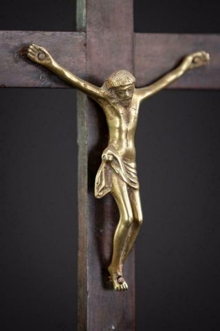 Altar Crucifix | Standing Cross Wood Carving | Antique Bronze Jesus Christ | 15 